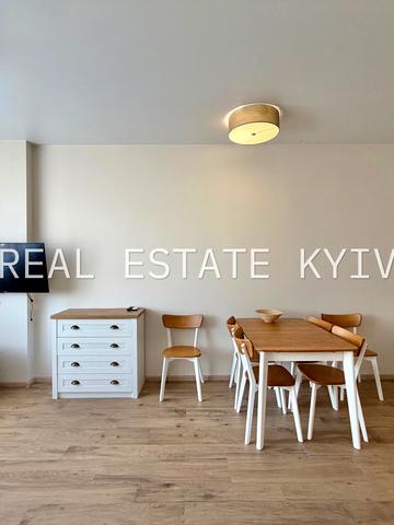 Гоголівська вул., 14