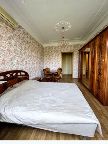 Прорізна вул., 11