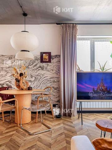 Домобудівельна вул., 11