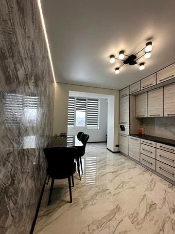 Богдана Хмельницького вул., (Будинок 1)