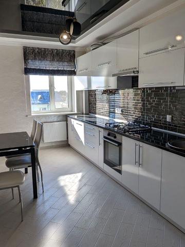 Дворецька вул., 48