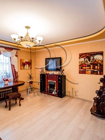 Івана Франка вул., 5