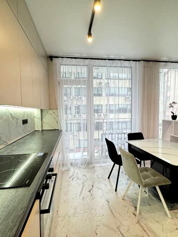 Євгена Коновальця вул., 37-А