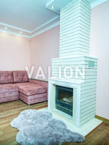 Академіка Лебедєва вул., 1/5