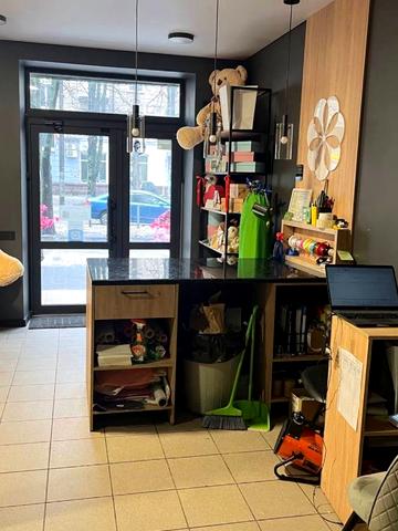 Незалежності вул. (Титова), 8