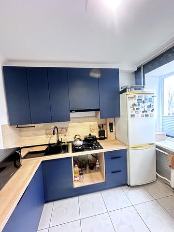 Перемоги вул., 12