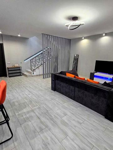 Дмитрівська вул., 60