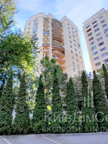 Валерія Лобановського вул., 18