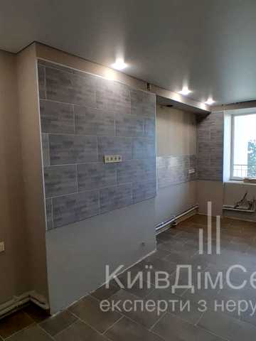 Валерія Лобановського вул., 18