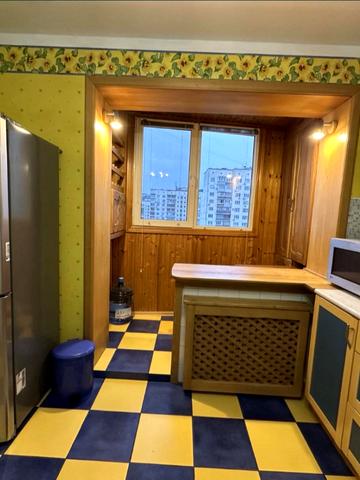 Стадіонна вул., 16/6