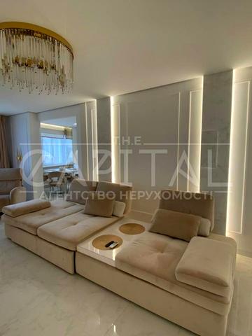 Юрія Шумського вул., 5