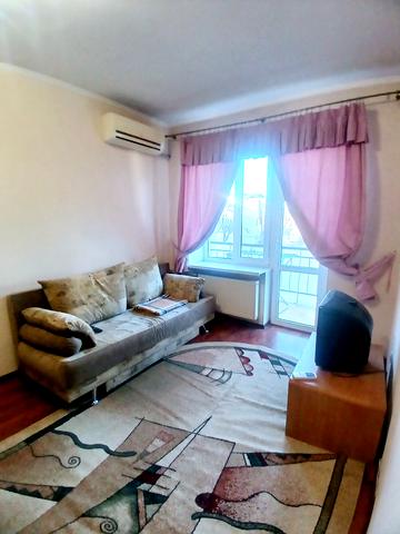 Дмитра Лесича пров. (), 3