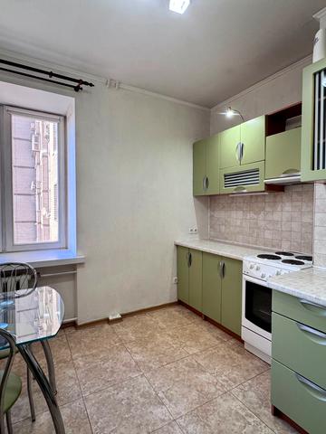 Волинська вул., 10