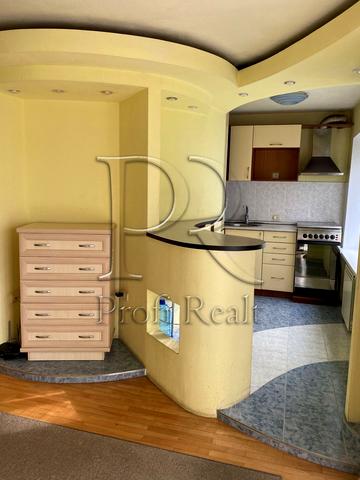 Лесі Українки бульв., 9