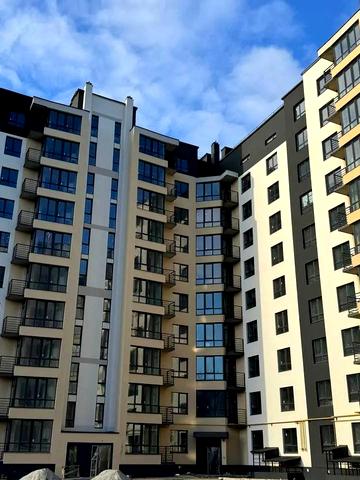 Зарічанська вул., (Будинок)