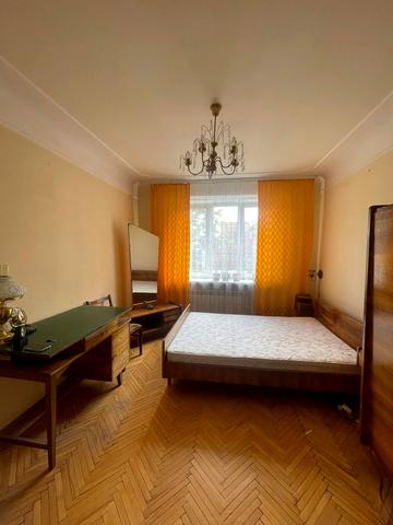 Братів Міхновських вул. (Московська), 50