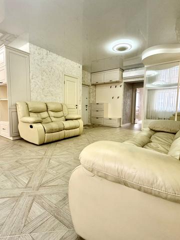 Героїв Небесної Сотні просп., 30/2