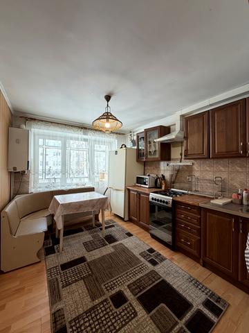 Євгена Плужника вул., 4