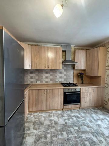 Теплична вул., 48