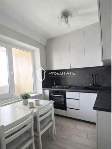 Ореста Левицького вул. (Академіка Курчатова), 4