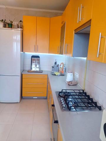 Каховська вул., 27