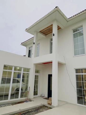 Центральна вул.