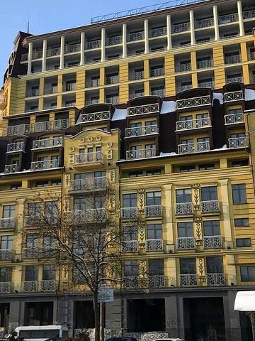 Нижній Вал вул., (Будинок 1)