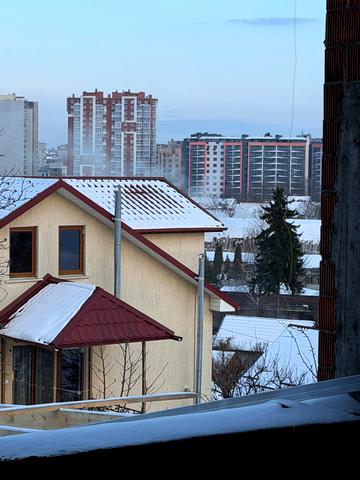 Вишнева вул., 16