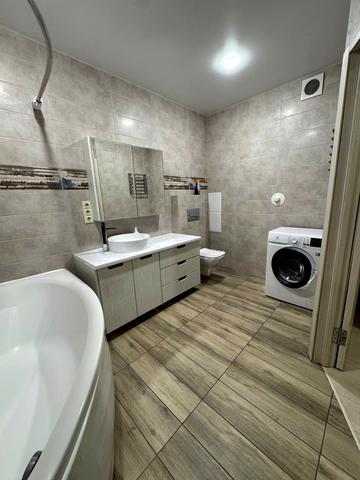 Інститутська вул., 6/4