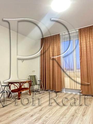 Героїв Небесної Сотні просп., 16/10