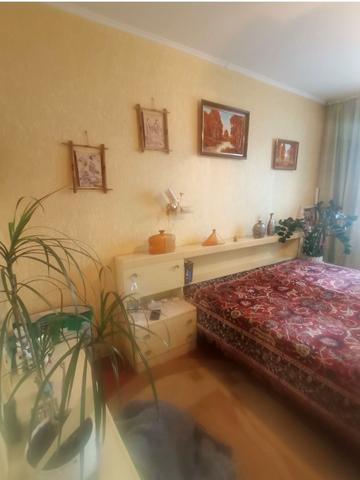 Захисників України вул., 30