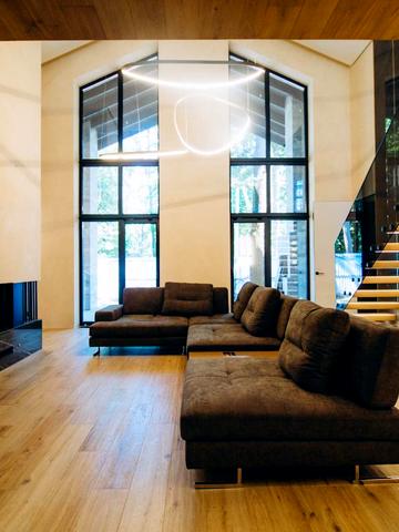 Євгена Коновальця вул., 49