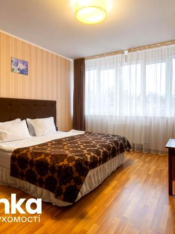 Петра Сагайдачного вул., 14 