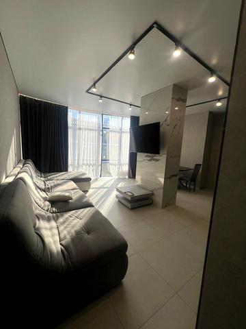 Олегівська вул., 1