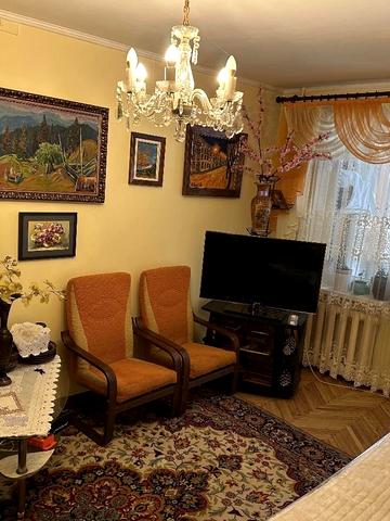 Івана Пулюя вул., 15