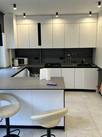 Пекарська вул., 30