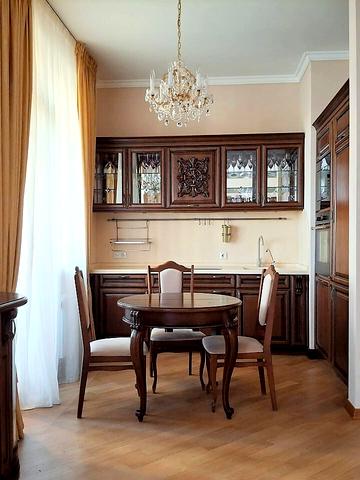 Лесі Українки бульв., 7-Б