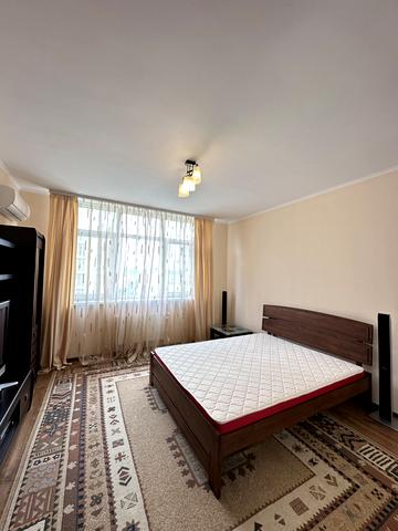 Сімї Кульженків вул. (Петра Дегтяренка), 35