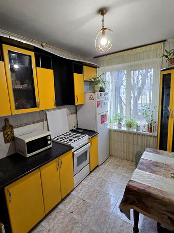 Новозаводська вул., 6