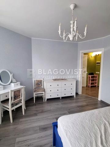 Миру вул., 50