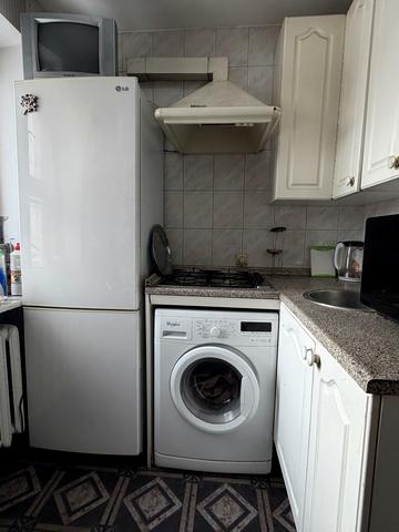 Верховної Ради бульв., 33/1