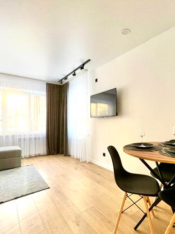 Братиславська вул., 18-Б