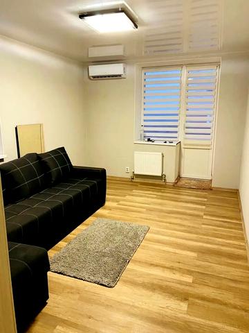 Вереснева вул., 22-Б