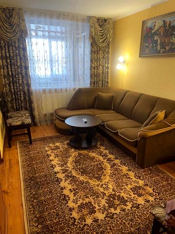 Довженка, 36