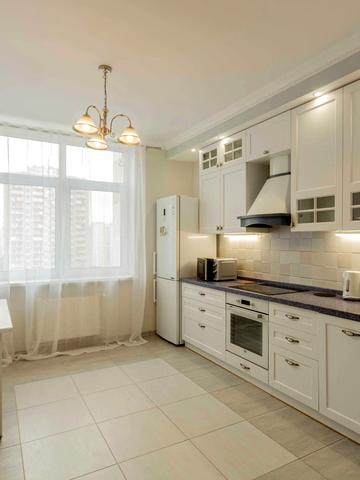 Анни Ахматової вул., 22