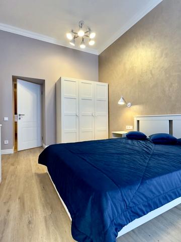 Скельна вул., 1