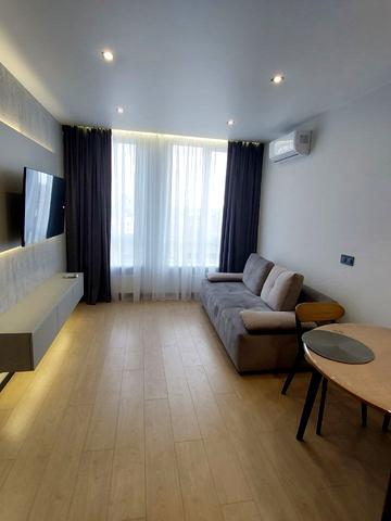 Космічна вул., 5