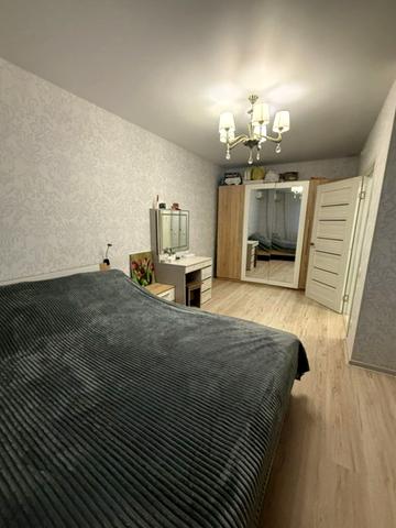 Ньютона вул., 98