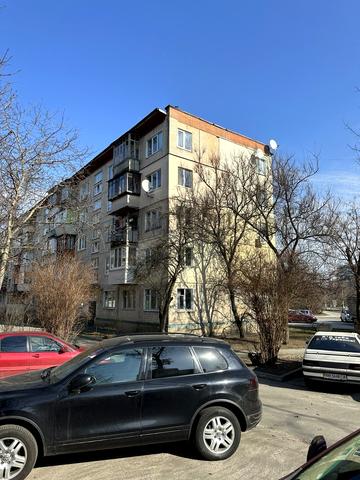 Дніпровська вул., 8