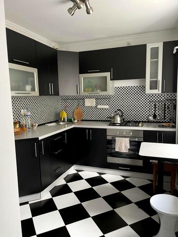 Героїв Десантників вул., 4